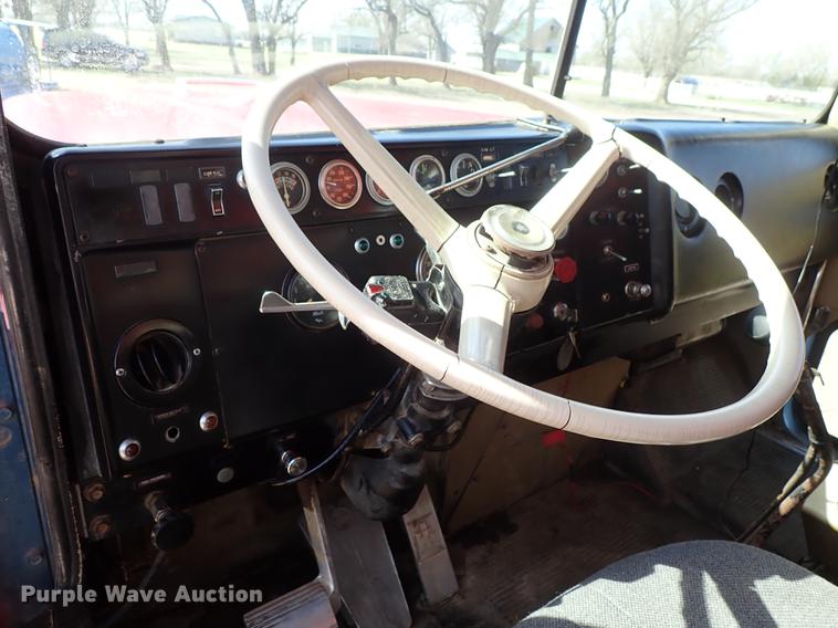 image for item FL9706 1977 International Transtar 4300 grain truck