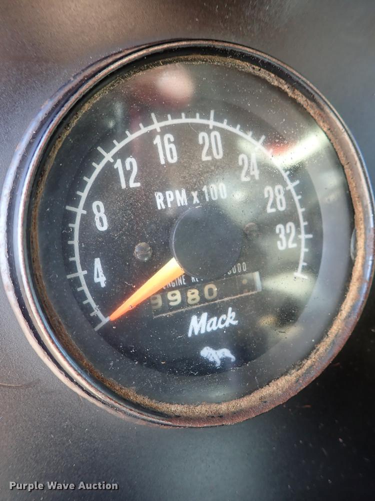 image for item FL9706 1977 International Transtar 4300 grain truck