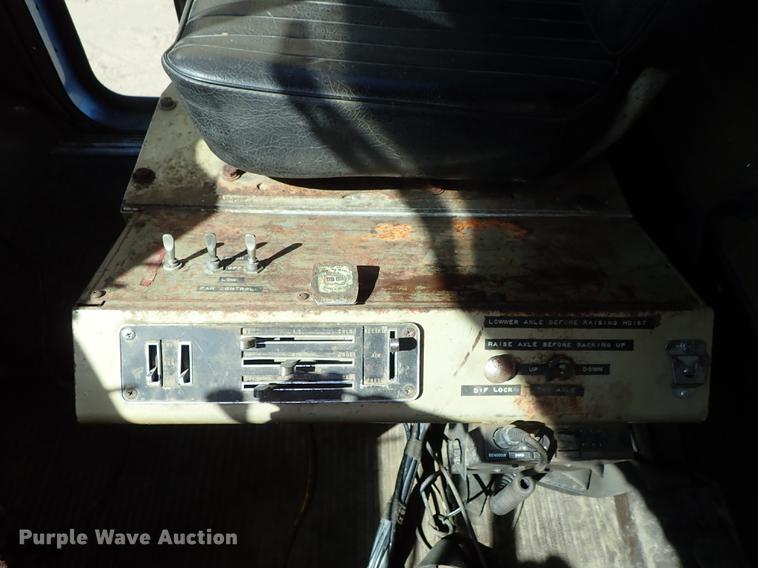 image for item FL9706 1977 International Transtar 4300 grain truck