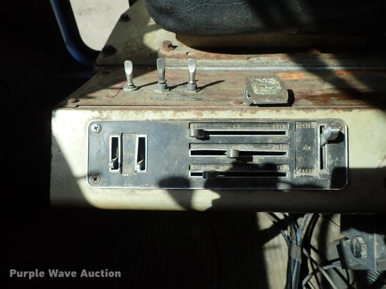 image for item FL9706 1977 International Transtar 4300 grain truck