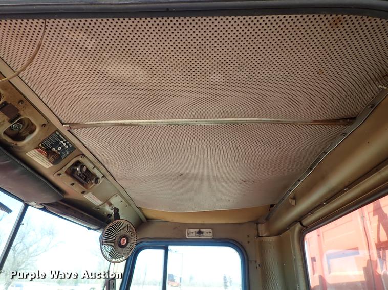 image for item FL9706 1977 International Transtar 4300 grain truck