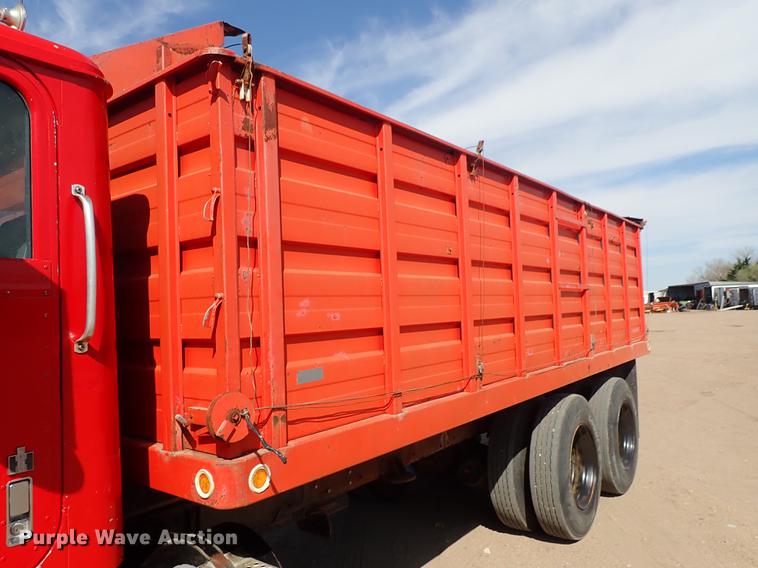image for item FL9706 1977 International Transtar 4300 grain truck