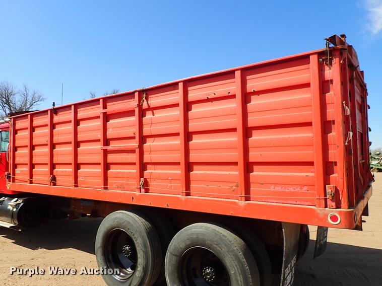 image for item FL9706 1977 International Transtar 4300 grain truck