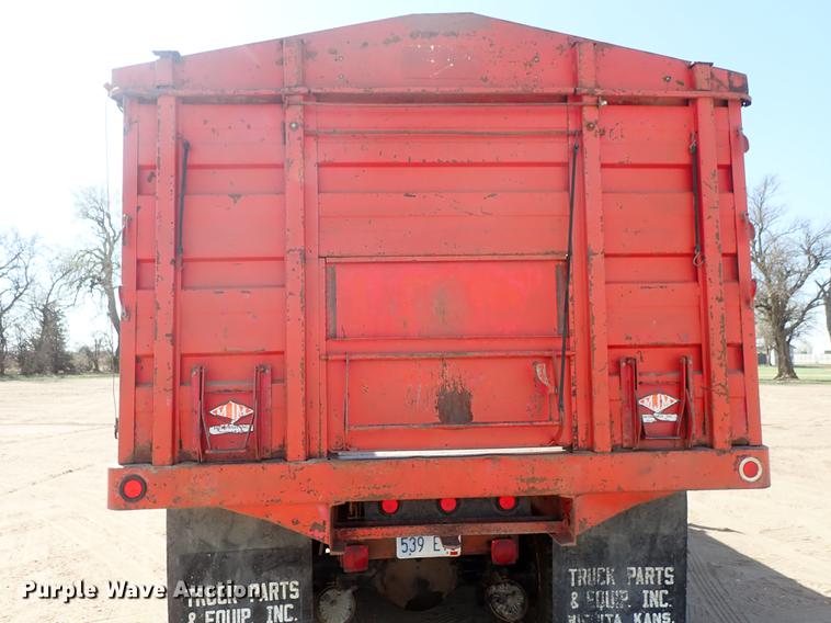 image for item FL9706 1977 International Transtar 4300 grain truck