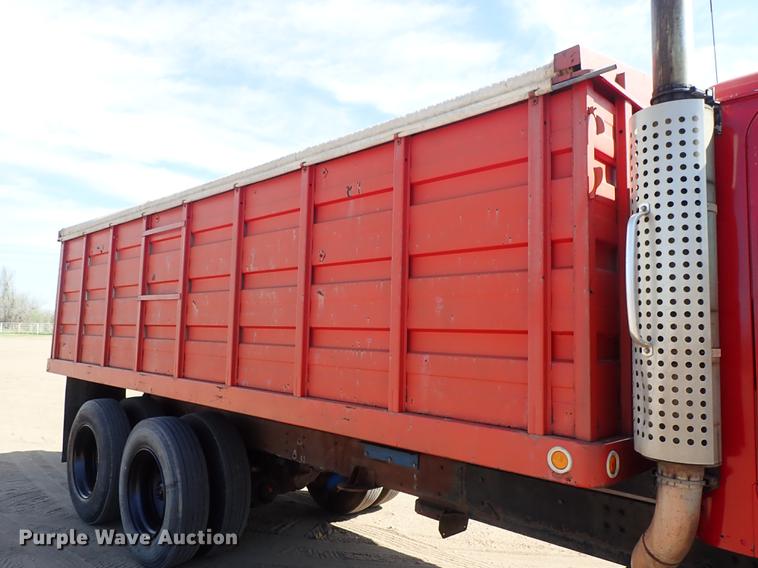 image for item FL9706 1977 International Transtar 4300 grain truck
