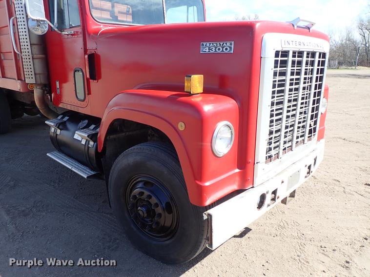 image for item FL9706 1977 International Transtar 4300 grain truck
