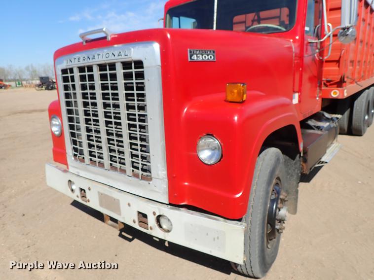 image for item FL9706 1977 International Transtar 4300 grain truck