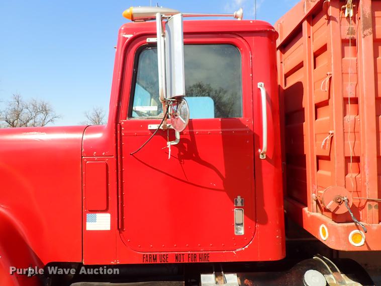image for item FL9706 1977 International Transtar 4300 grain truck