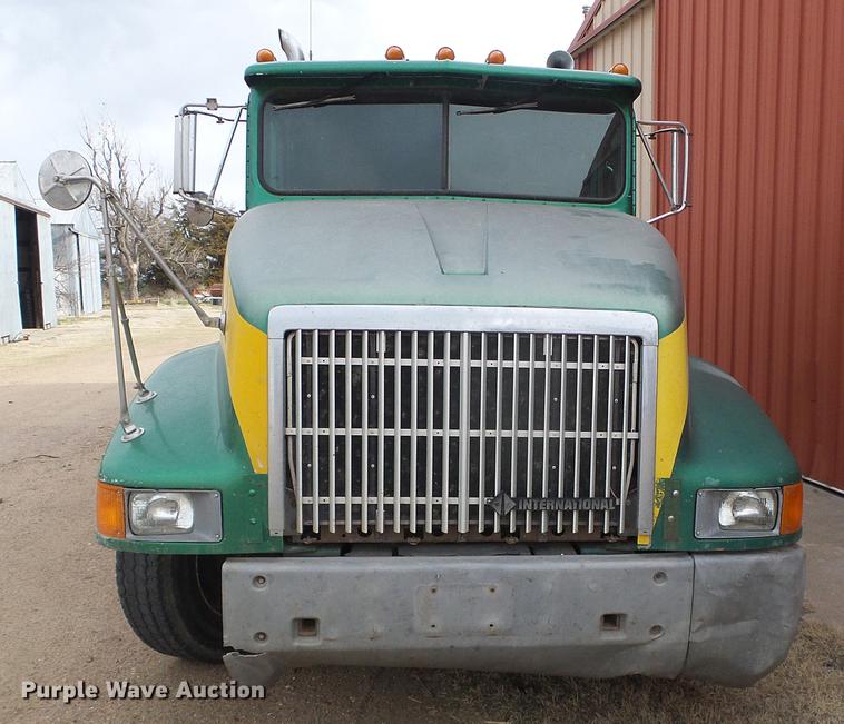 image for item DC5248 1992 International 9400 semi truck