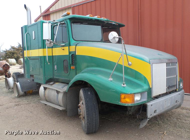 image for item DC5248 1992 International 9400 semi truck