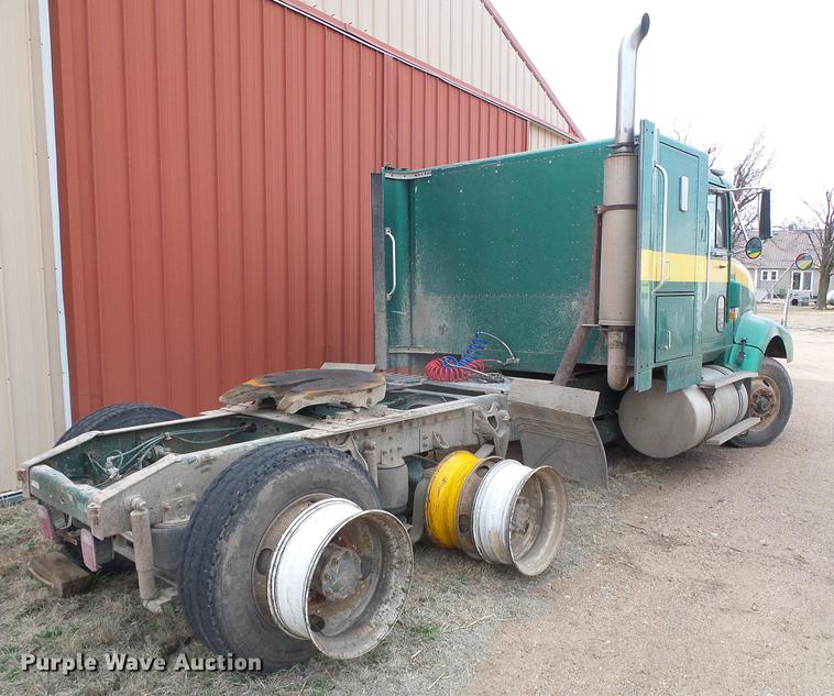 image for item DC5248 1992 International 9400 semi truck