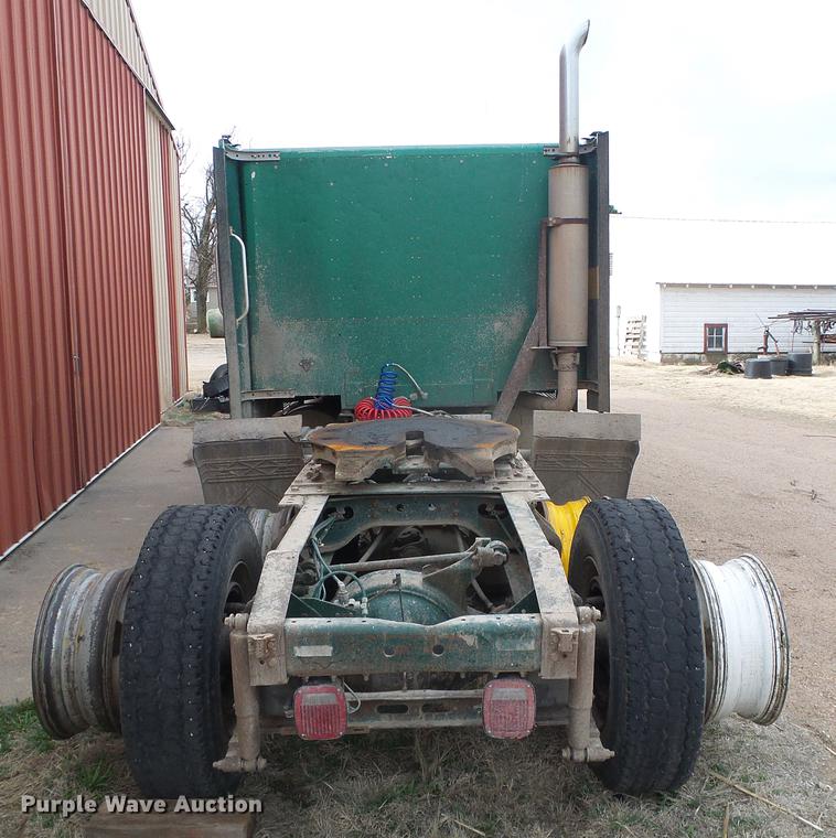 image for item DC5248 1992 International 9400 semi truck