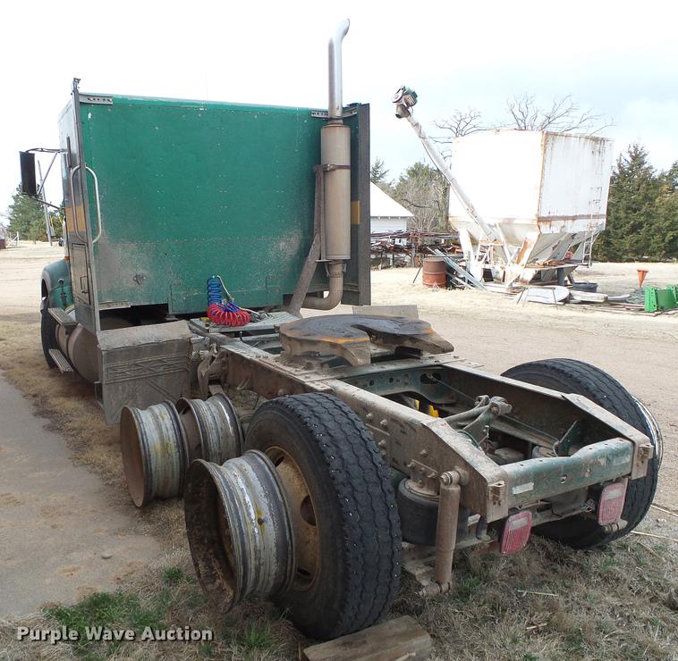 image for item DC5248 1992 International 9400 semi truck