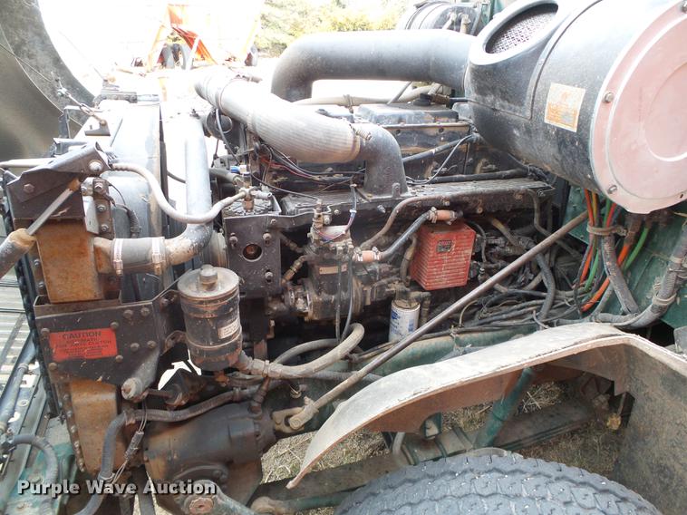 image for item DC5248 1992 International 9400 semi truck