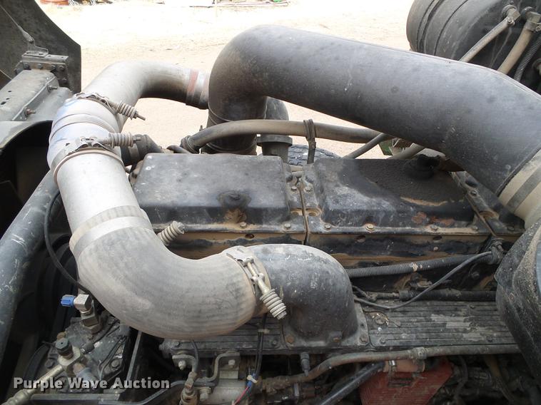 image for item DC5248 1992 International 9400 semi truck