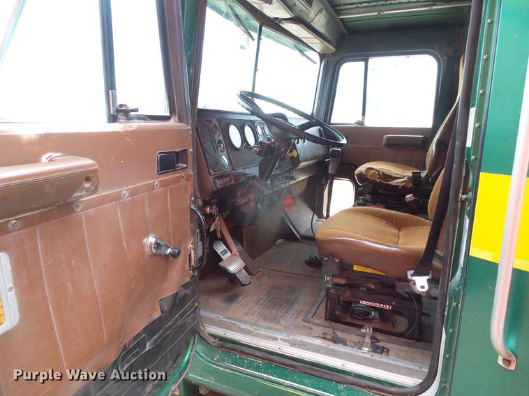 image for item DC5248 1992 International 9400 semi truck