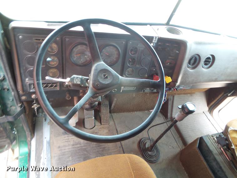 image for item DC5248 1992 International 9400 semi truck