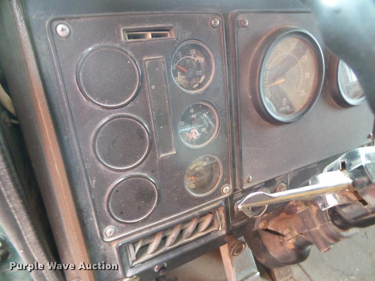 image for item DC5248 1992 International 9400 semi truck