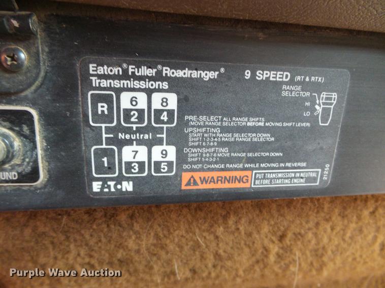 image for item DC5248 1992 International 9400 semi truck