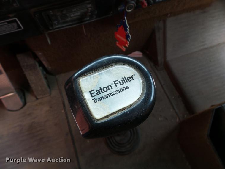 image for item DC5248 1992 International 9400 semi truck