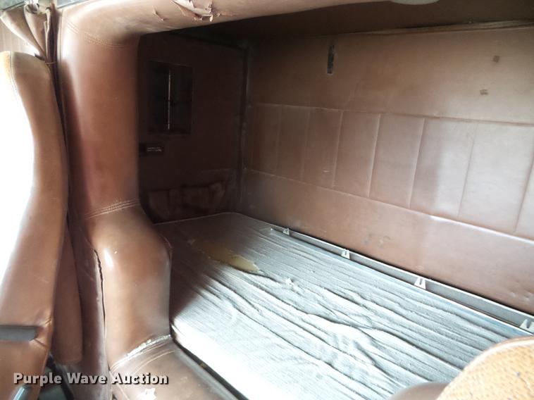 image for item DC5248 1992 International 9400 semi truck