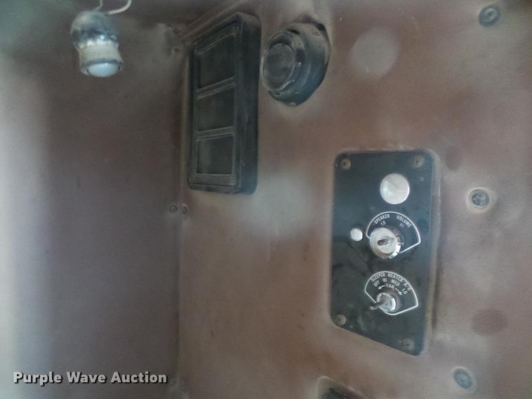 image for item DC5248 1992 International 9400 semi truck