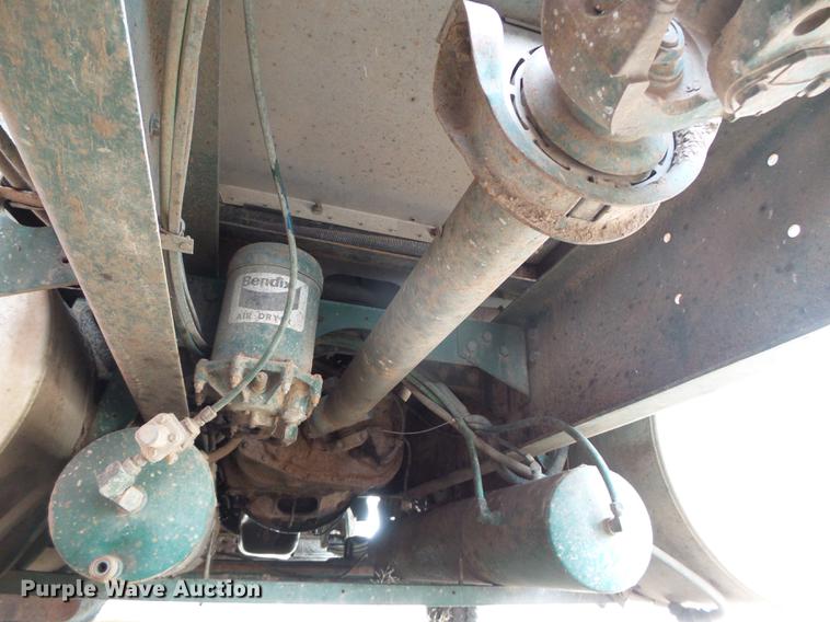 image for item DC5248 1992 International 9400 semi truck