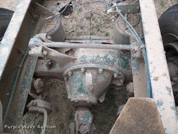 image for item DC5248 1992 International 9400 semi truck