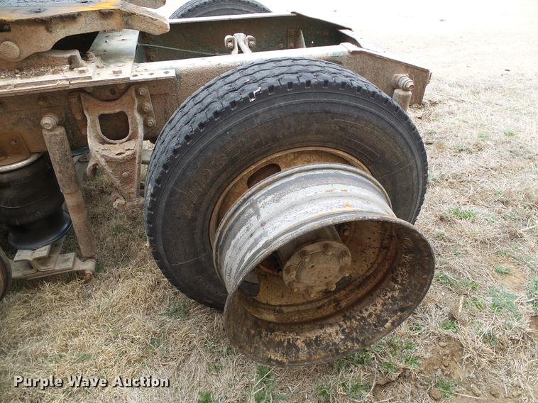 image for item DC5248 1992 International 9400 semi truck