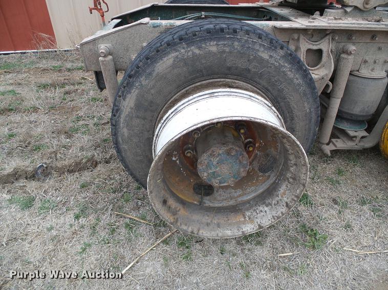 image for item DC5248 1992 International 9400 semi truck