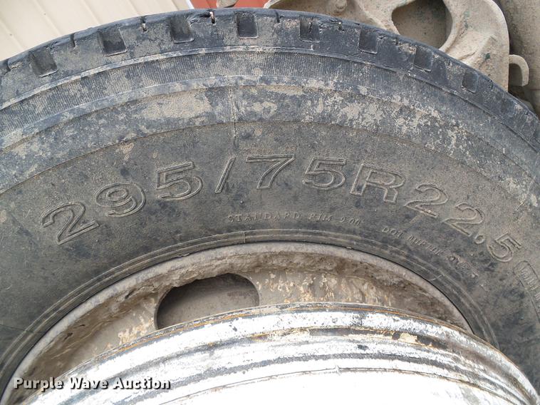 image for item DC5248 1992 International 9400 semi truck