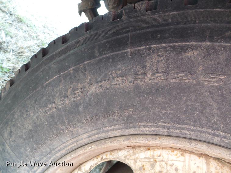 image for item DC5248 1992 International 9400 semi truck