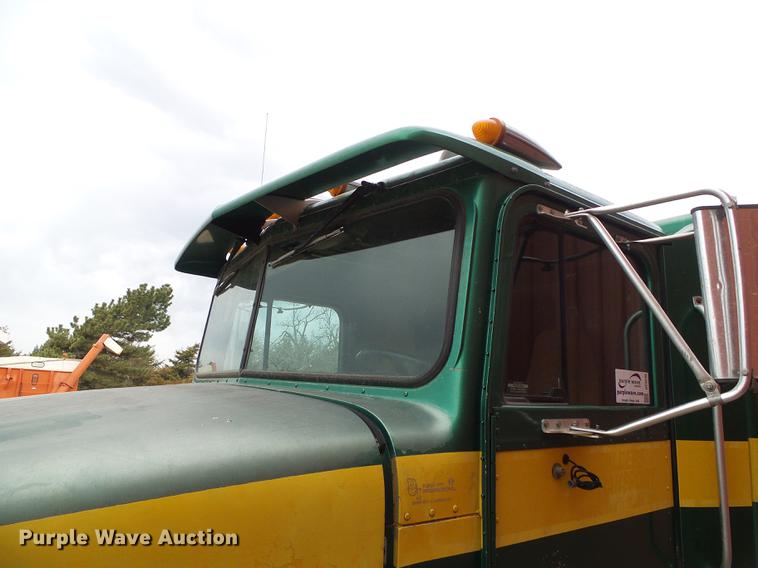 image for item DC5248 1992 International 9400 semi truck