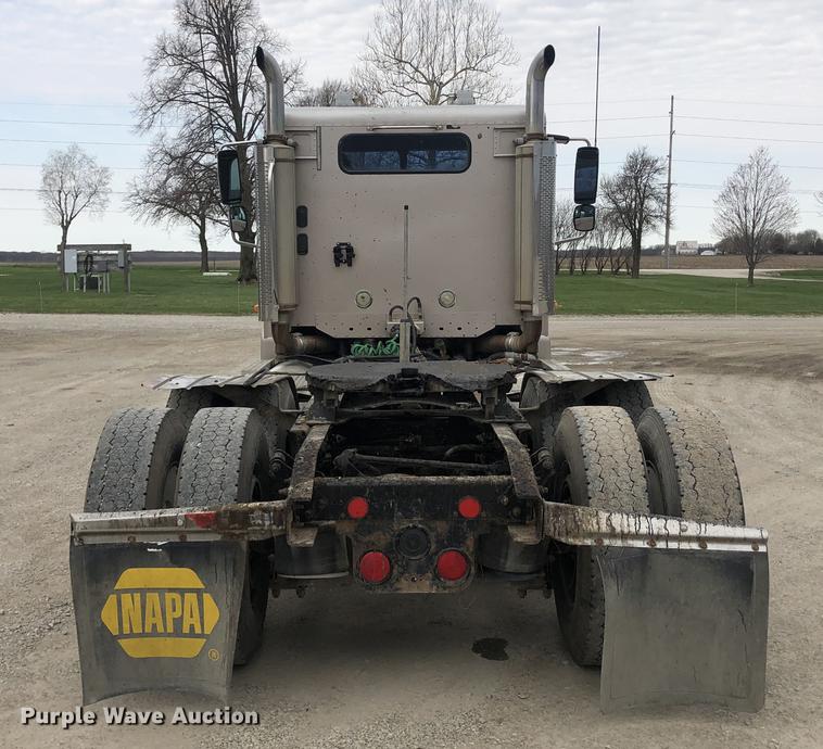 image for item DC8711 2004 Freightliner Columbia semi truck