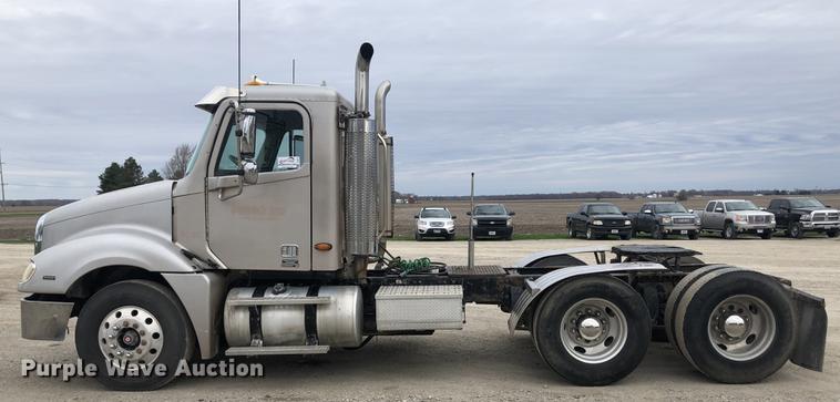 image for item DC8711 2004 Freightliner Columbia semi truck