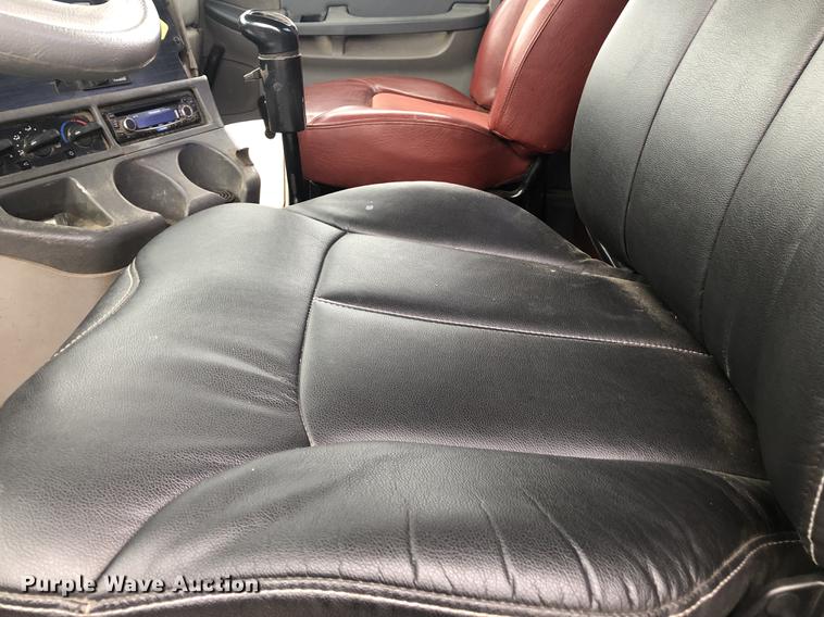 image for item DC8711 2004 Freightliner Columbia semi truck