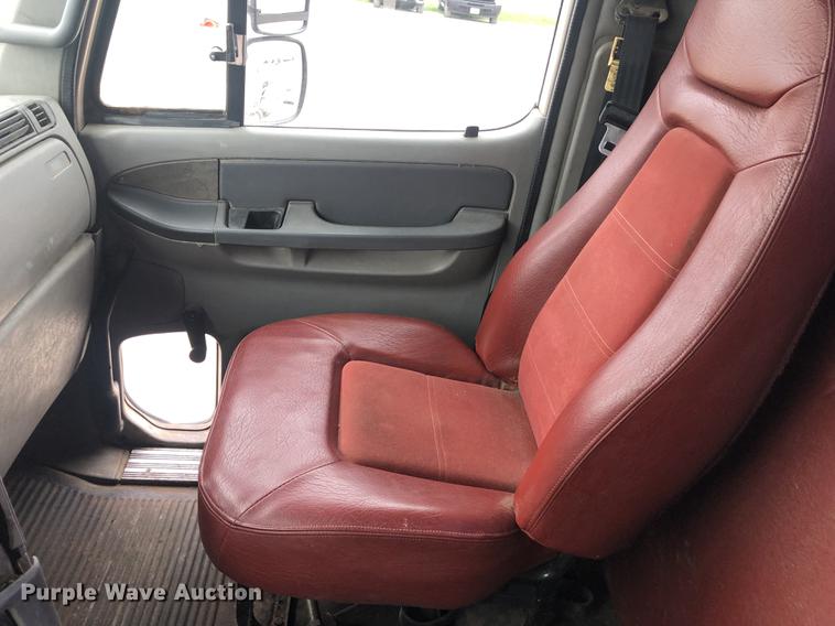 image for item DC8711 2004 Freightliner Columbia semi truck