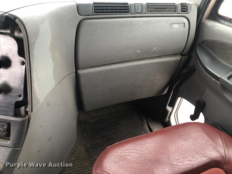 image for item DC8711 2004 Freightliner Columbia semi truck