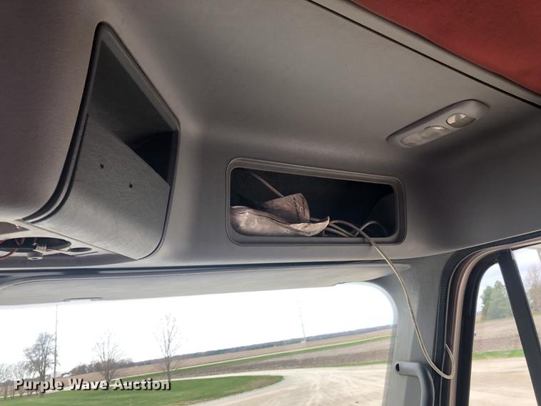 image for item DC8711 2004 Freightliner Columbia semi truck