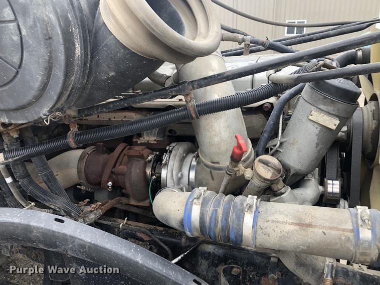 image for item DC8711 2004 Freightliner Columbia semi truck