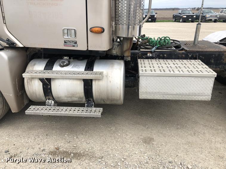 image for item DC8711 2004 Freightliner Columbia semi truck