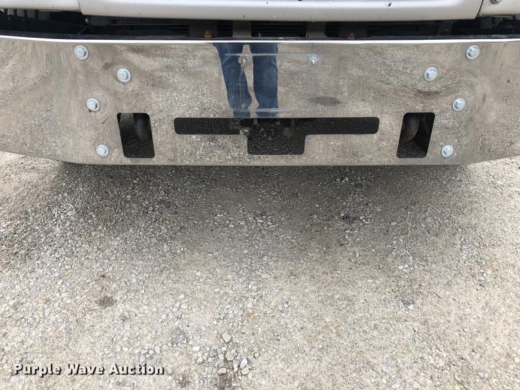 image for item DC8711 2004 Freightliner Columbia semi truck