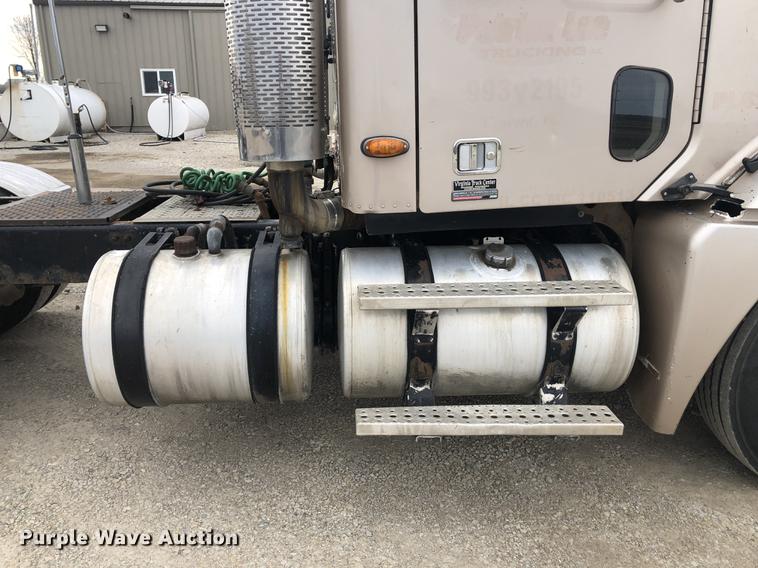 image for item DC8711 2004 Freightliner Columbia semi truck