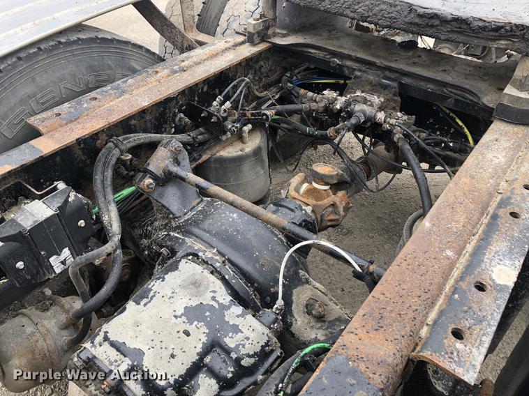 image for item DC8711 2004 Freightliner Columbia semi truck