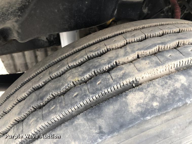 image for item DC8711 2004 Freightliner Columbia semi truck