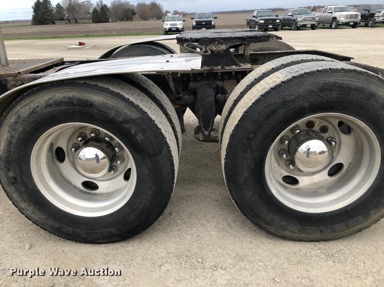 image for item DC8711 2004 Freightliner Columbia semi truck