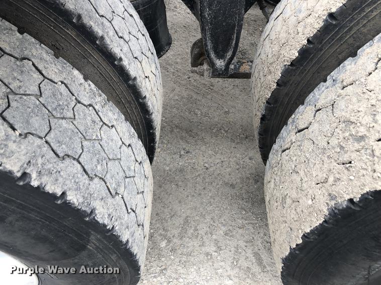 image for item DC8711 2004 Freightliner Columbia semi truck