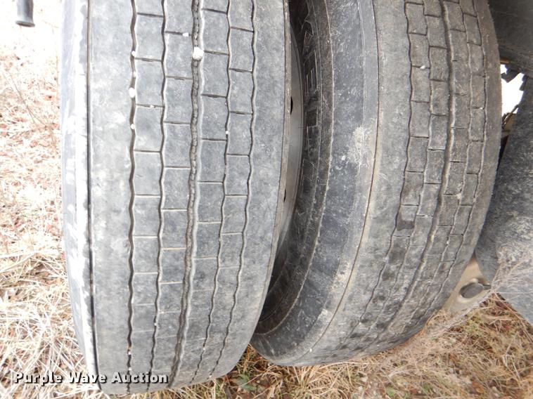 image for item DE0140 2006 Travis T102 end dump trailer