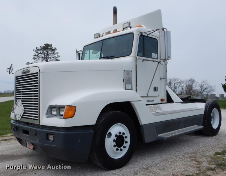 image for item DE8286 1999 Freightliner FLD semi truck