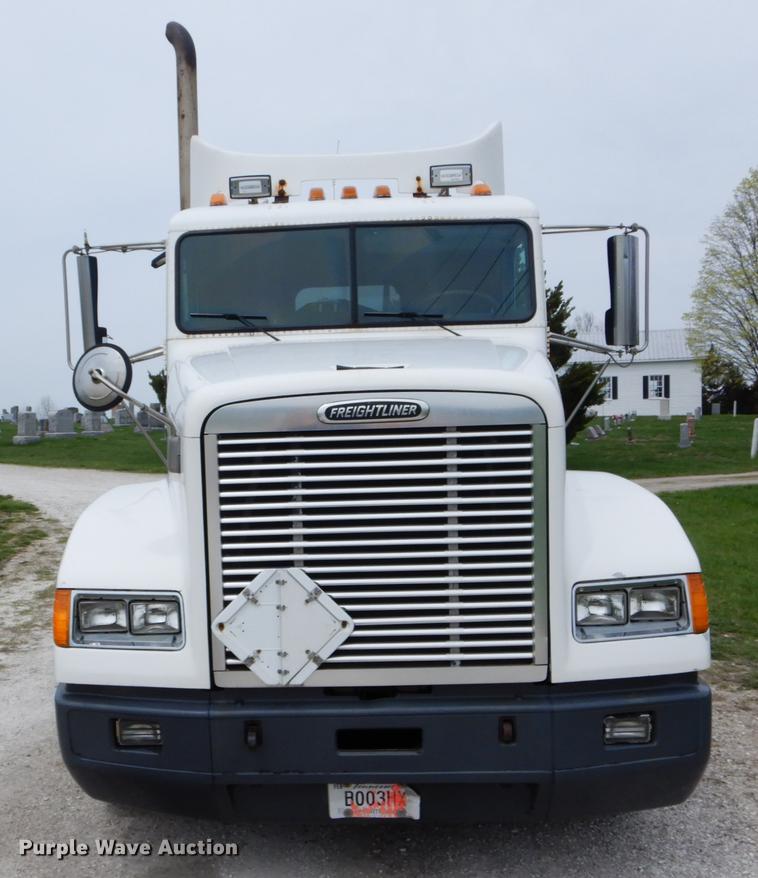 image for item DE8286 1999 Freightliner FLD semi truck
